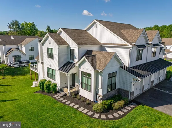 5 Sawmill Ct, West Chester, PA 19382