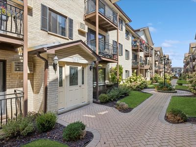 5143 N East River Rd Unit 152B, Chicago, IL, 60656