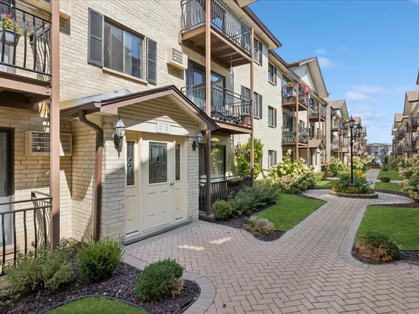 5143 N East River Rd Unit 152B, Chicago, IL 60656