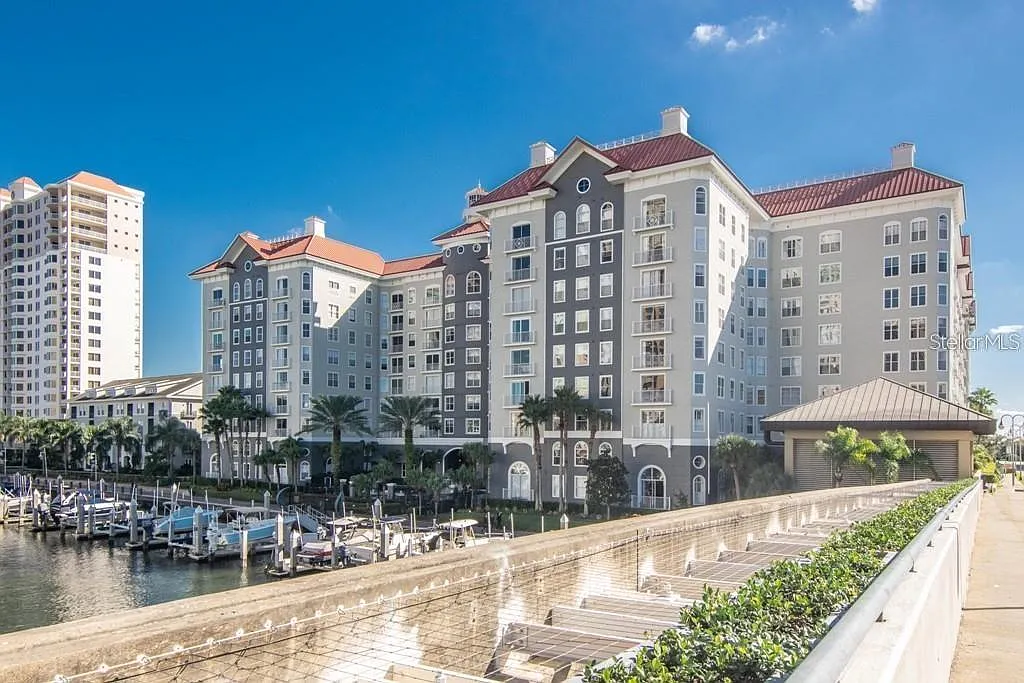 2 bed, 2.0 bath, 1168 sqft, $3,800 — Photo 2