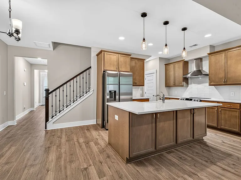 7795 Park Gate Dr — Photo 1