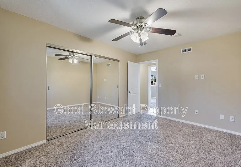 1219 N Van Buren St — Photo 18