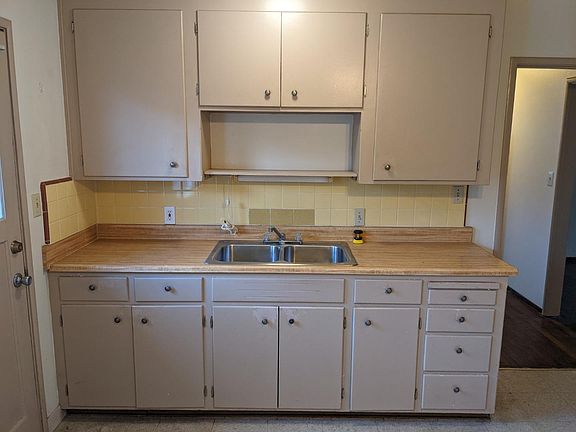 2nd image of 1048 Princess Anne Dr