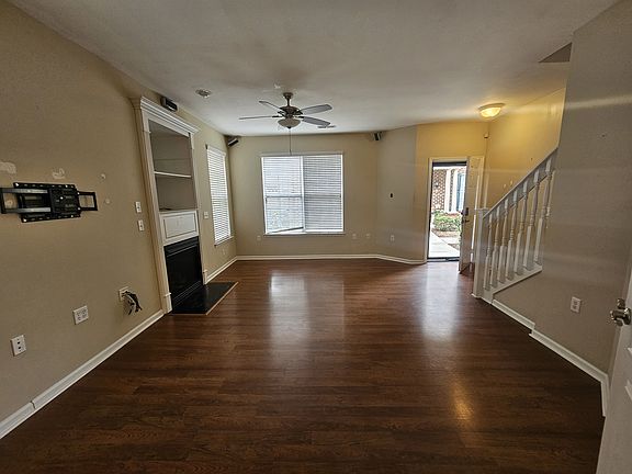 3rd image of 1061 Gamston Ln #1061