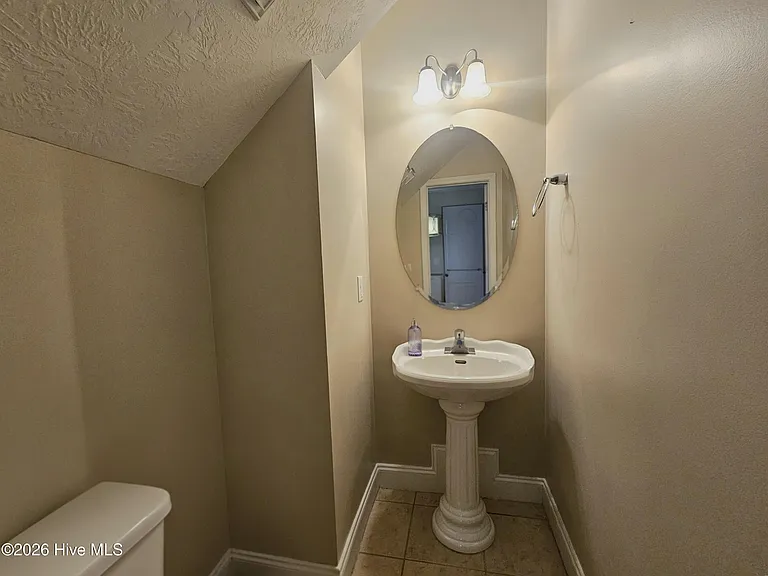 1413 Leigh Ct — Photo 7
