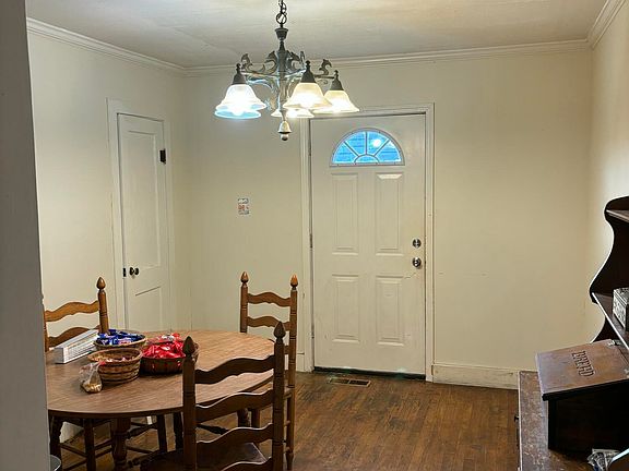 3rd image of 802 Tibbs St