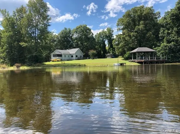 482 Tucker Dr, Blackstone, VA 23824