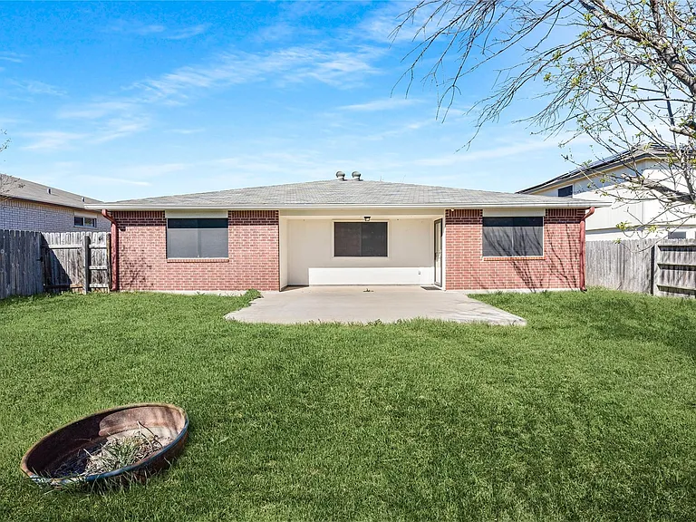 210 Mesquite Cir — Photo 23