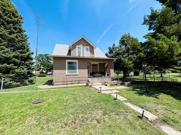 211 S Virginia Ave, Sylvan Grove, KS 67481