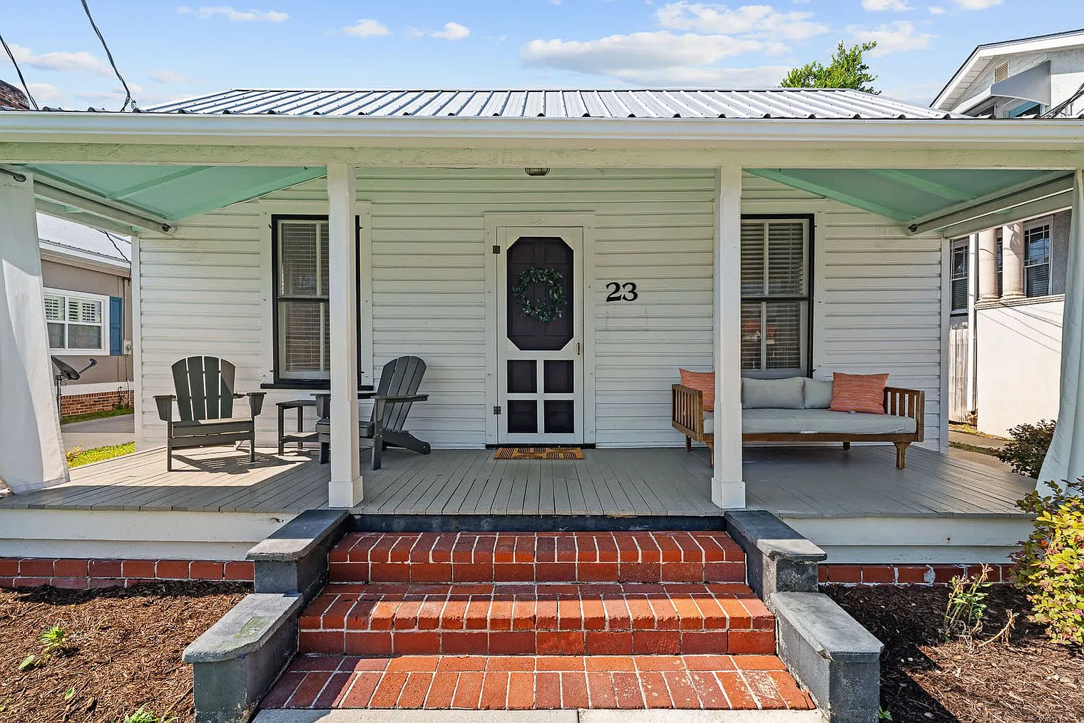 2 bed, 1.0 bath, 1194 sqft, $2,242 — Photo 4