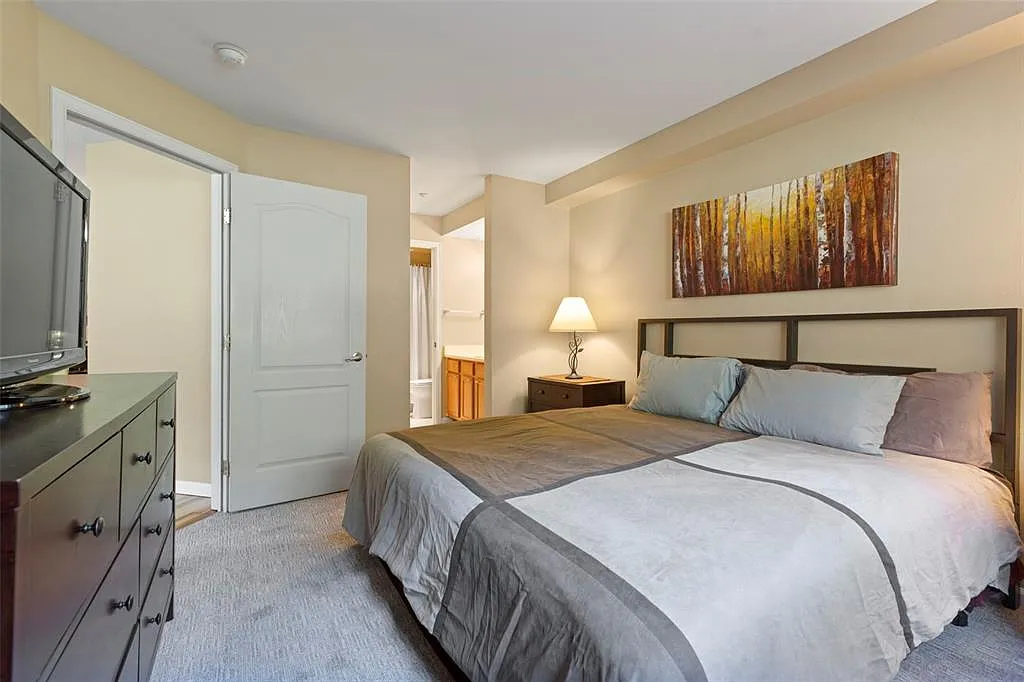 2 bed, 1125 sqft, $3,600 — Photo 2