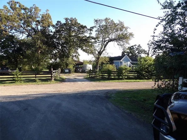 6576 Carrell St, Shiro, TX 77876