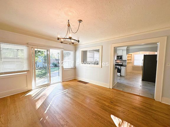 5th image of 314 NE Lombard St