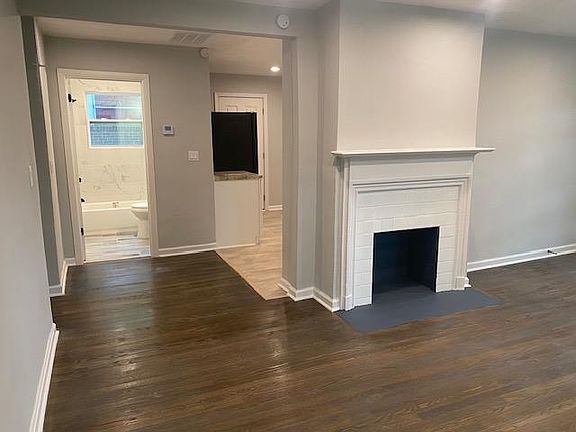 3rd image of 741 Charlotte Pl NW