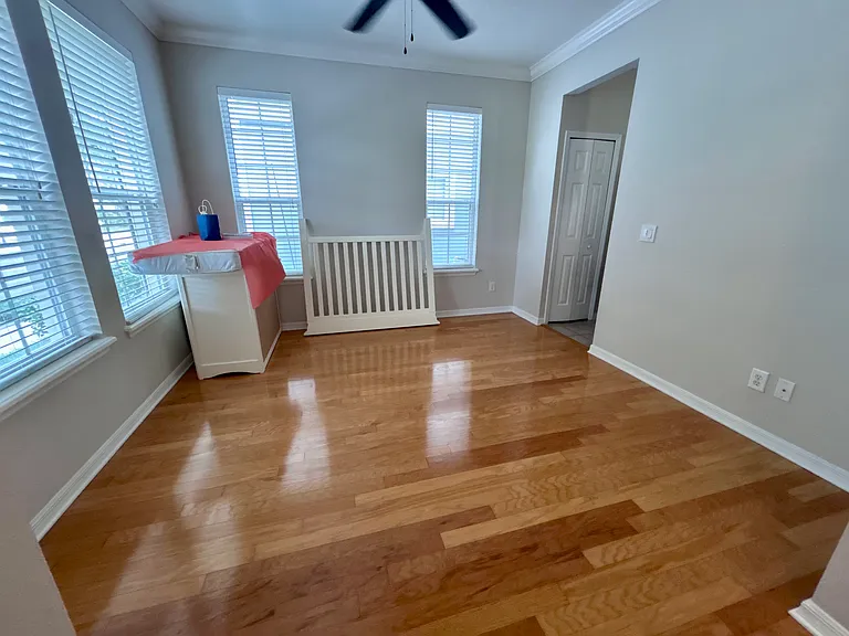 2135 Ridgewood St — Photo 2