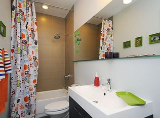 2422 W Bryn Mawr Ave, Chicago, IL 60659