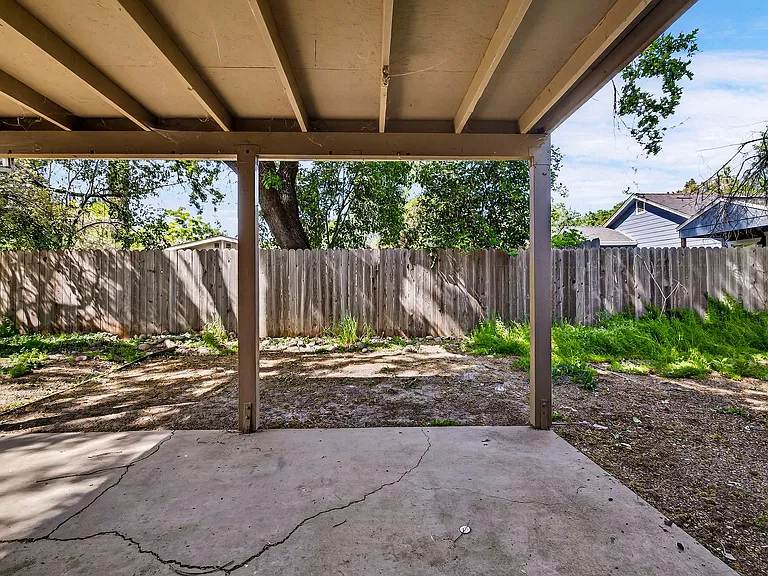 2925 Burnap Ave — Photo 23