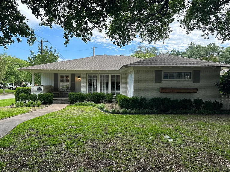6431 Woodcrest Ln — Photo 1
