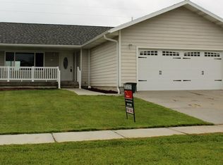 1006 Blue Stem Cir, Norfolk, NE 68701