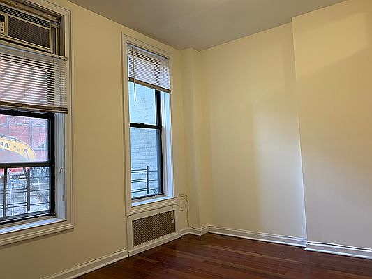 3rd image of 250 W 78th St #2V