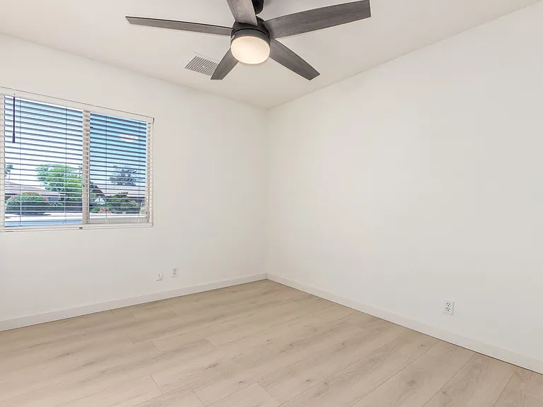 2324 E Palmcroft Dr — Photo 20
