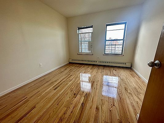 5th image of 247 Jefferson St APT 4A