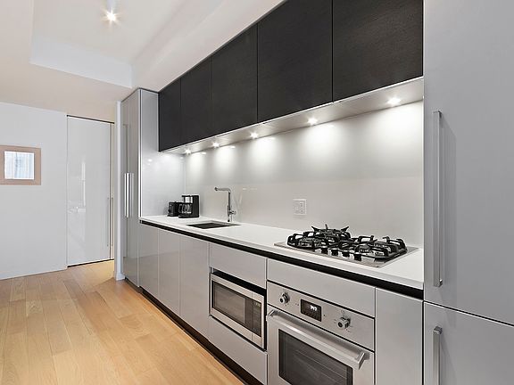 4th image of 540 W 49th St APT 605N