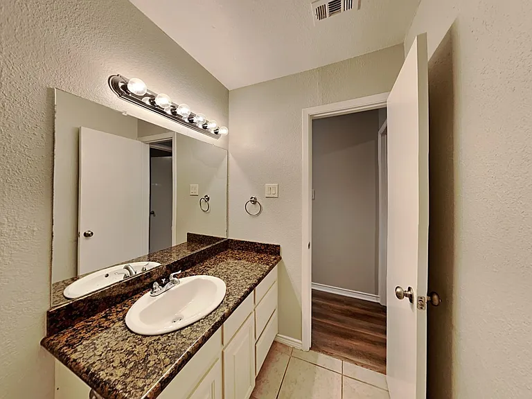4108 Selene Dr — Photo 10