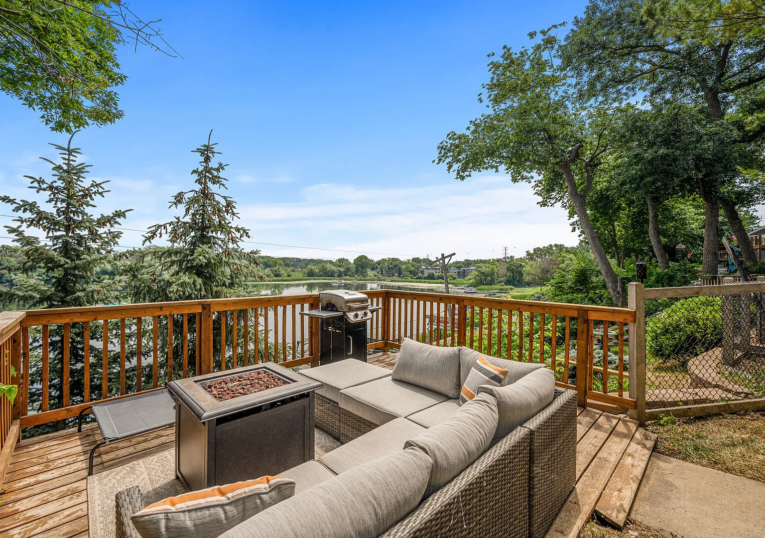 Medicine Lake Home with Deeded Lake Access, Chef's Kitchen & Views — Photo 4