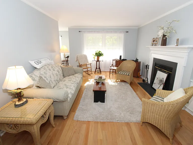 11 Heritage Dr — Photo 3