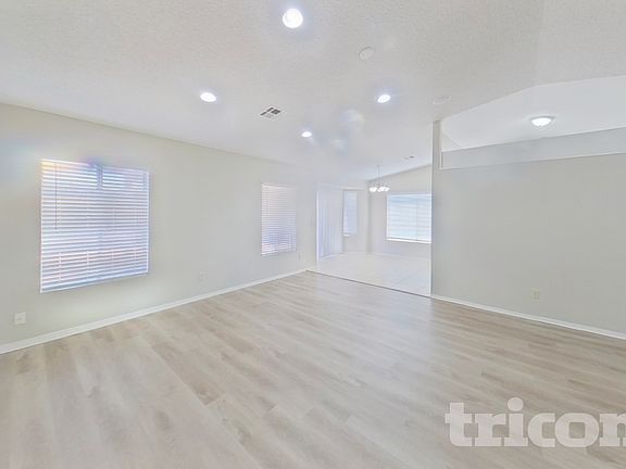 2nd image of 601 E Palomino Dr
