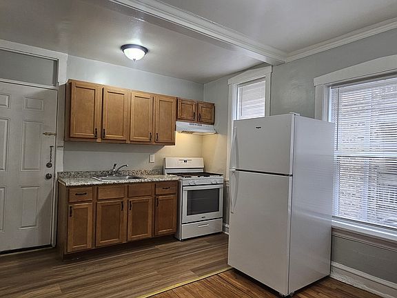 4th image of 4826 N Avers Ave APT 1W