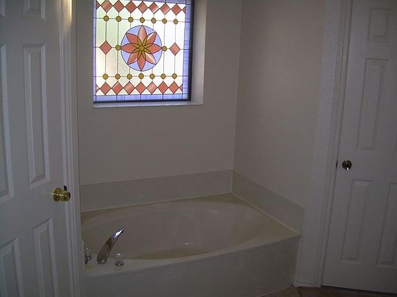 5th image of 10808 Tall Oak Dr