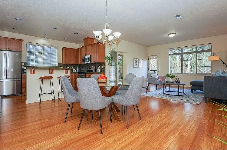 8113 NE Rockne Way — Photo 2