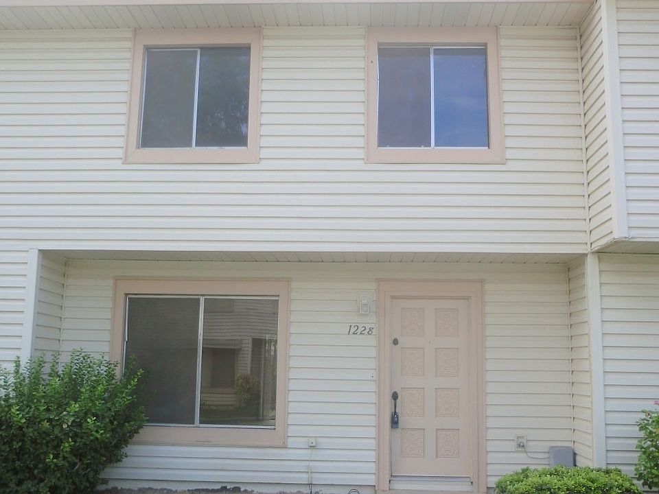 1st image of 1228 E Baker Dr