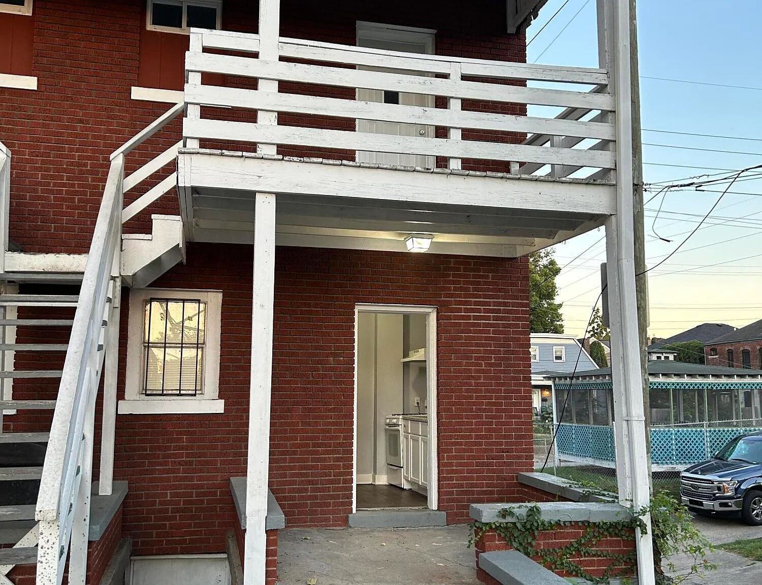 956 S Floyd St — Photo 2