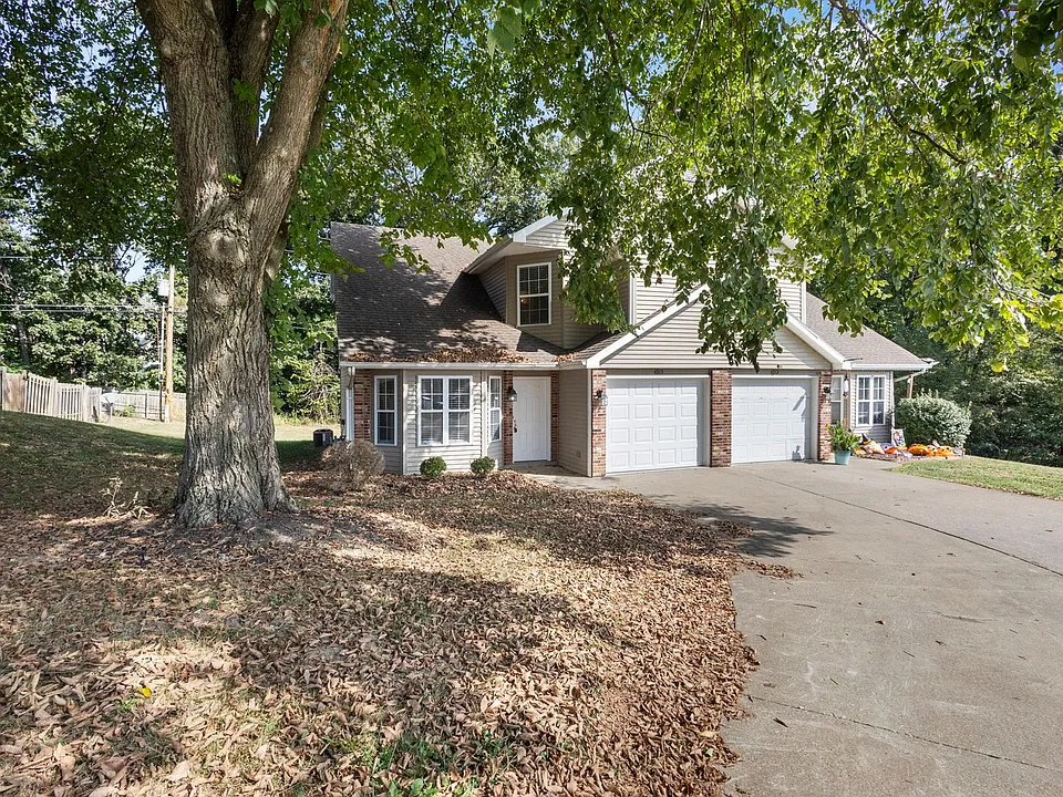 4913-4915 W. Millbrook Dr.