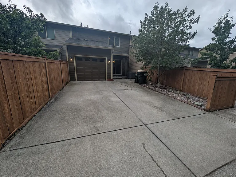 7302 Hayworth Ave NE — Photo 35
