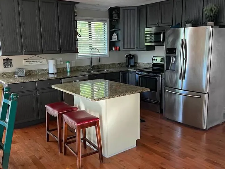 801 Holiday Dr — Photo 3