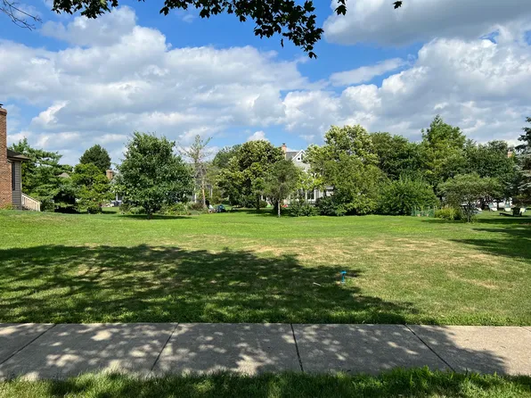 970 Knollwood Ln, West Chicago, IL 60185