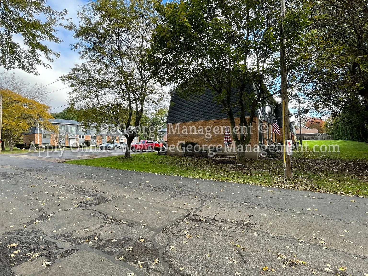 Woodside Court Apartments — Photo 1