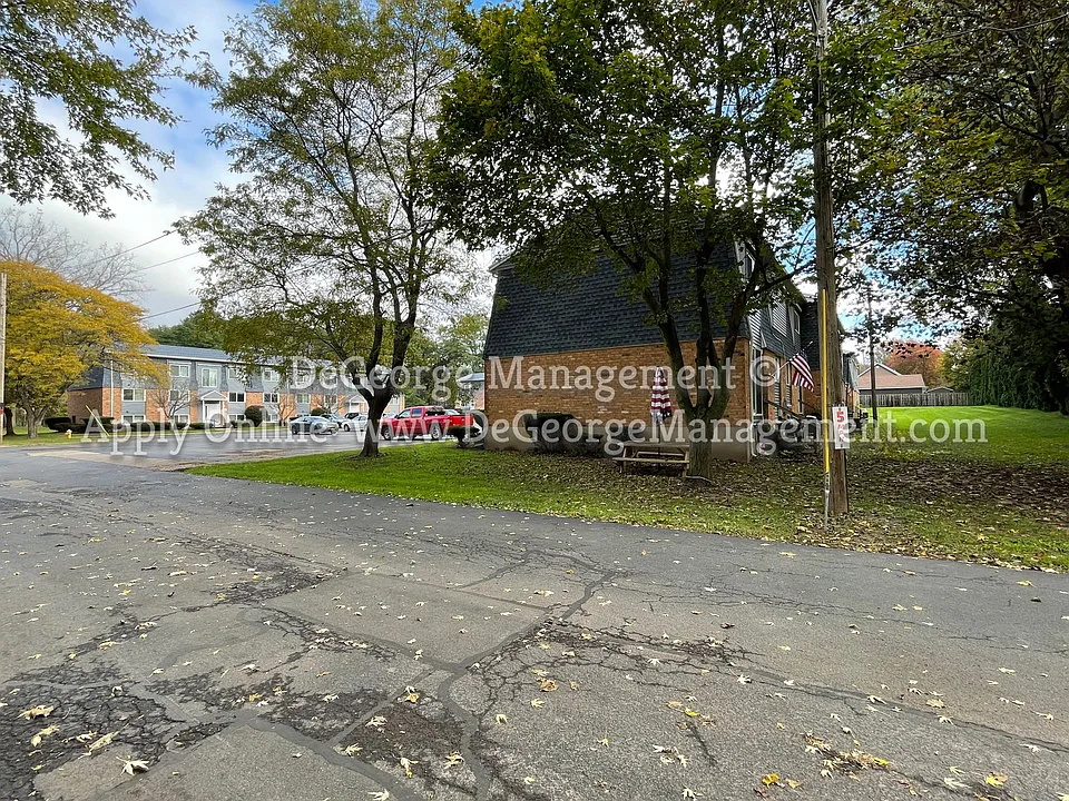 Woodside Court Apartments