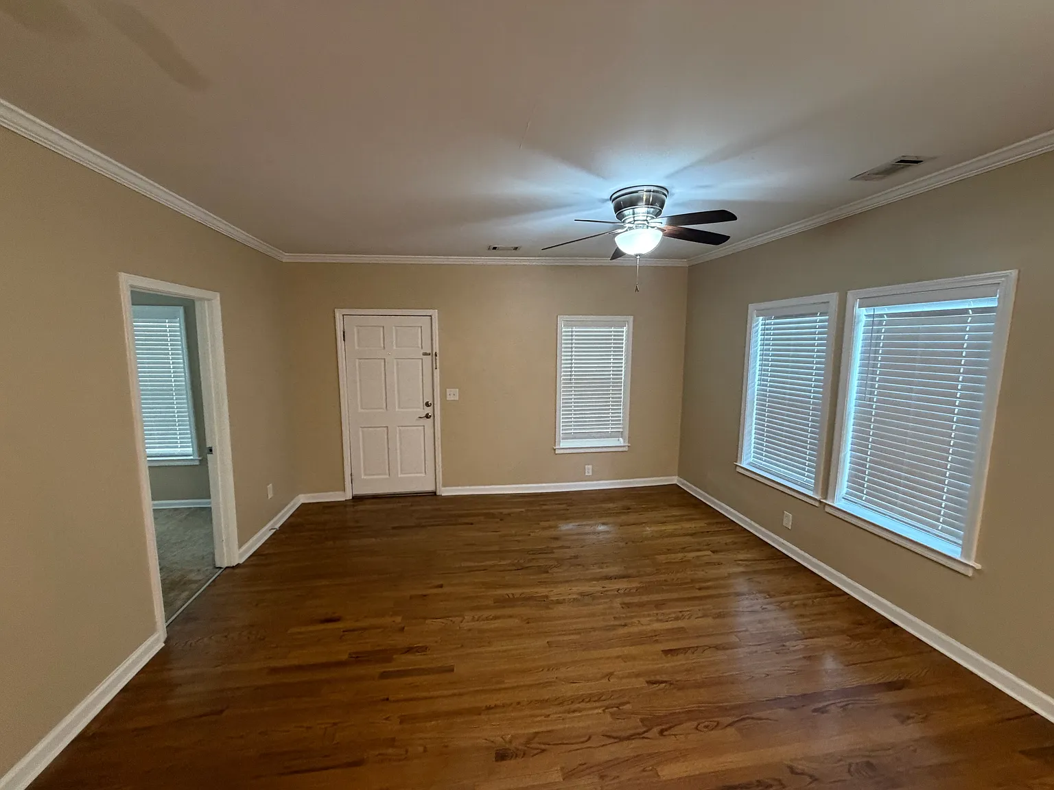 3 bed, 1424 sqft, $2,350 — Photo 3