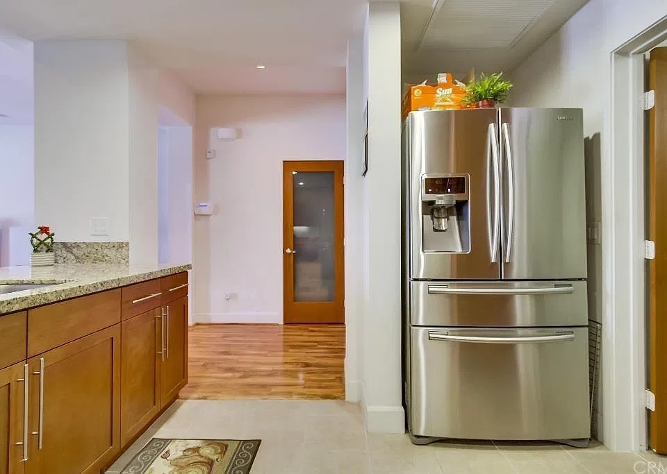 Kitchen & entry foyer (view from stove)