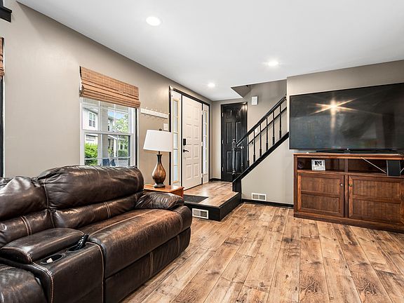 5th image of 17037 Circle Dr E #17037