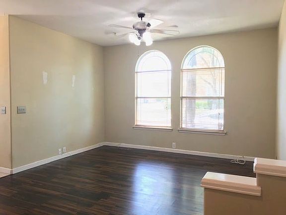 4th image of 136 Leonard St