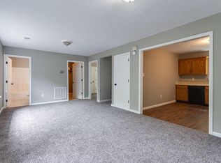 321 Hummingbird Ln #B, Lexington, KY 40503