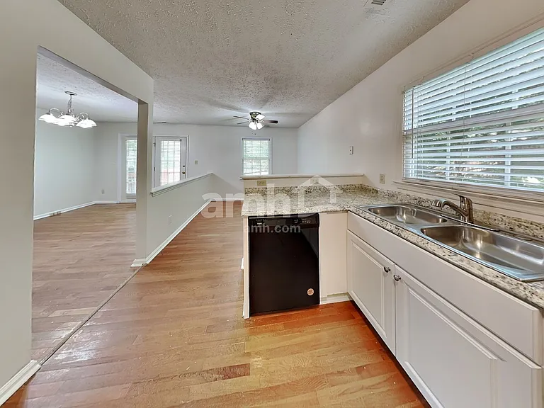 210 Wood Valley Ct — Photo 4