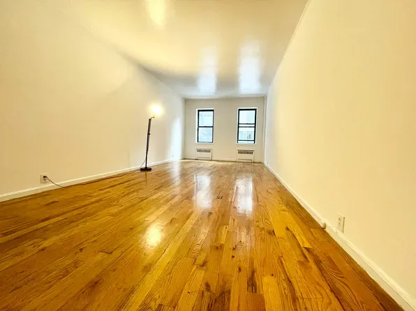 590 3rd Avenue image 1 of 7