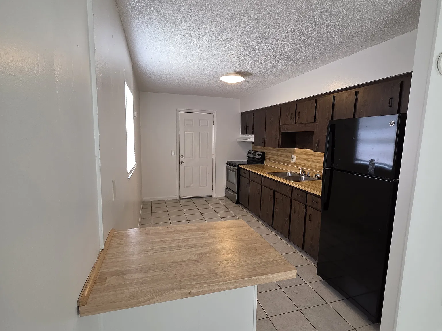 2 bed, 825 sqft, $1,300 — Photo 3